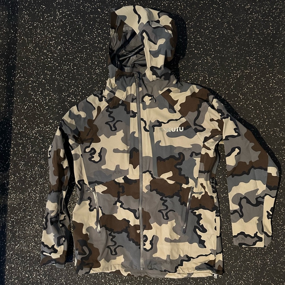 Kuiu Chugach TR rain jacket in excellent condition size M and MSRP $319